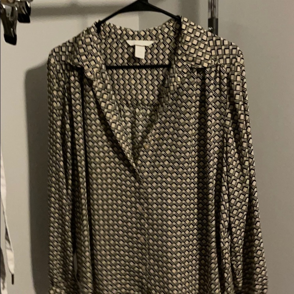 Flowy geo print top!